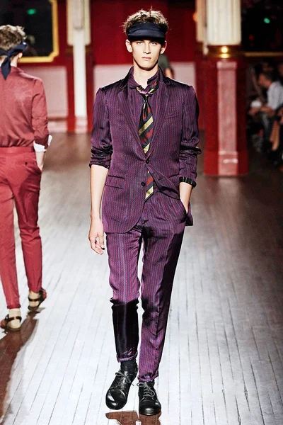 Look 25